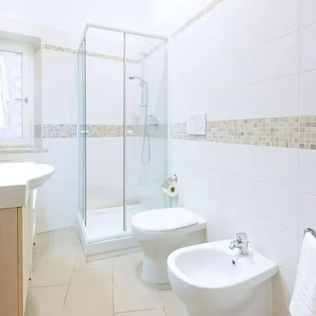 Peoniamaximahouse -piazza Bologna- *